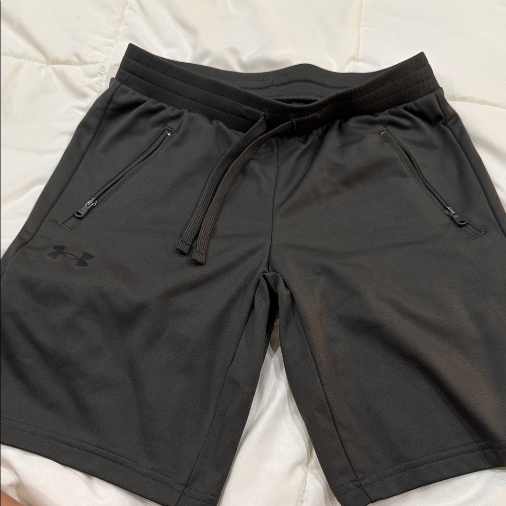 Under Armour boys green Athletic Drawstring Zip-Pocket Shorts